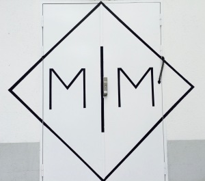 marseillefaitmaisonmake-it-marseille-marseille-creation-coworking-espace-de-travail-ateliers-makers-artisans-espace-partage-logo-mim-porte